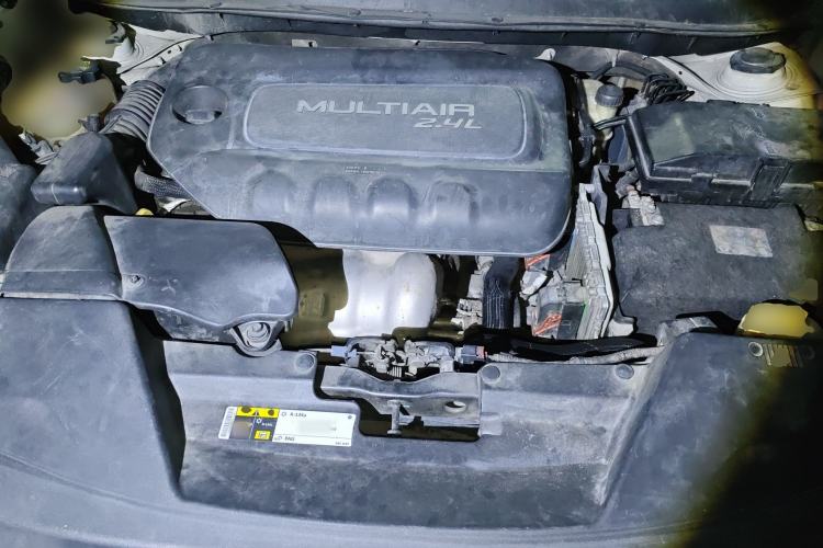 Used Jeep Cherokee 2014 2.4L Luxury Edition Engine Bay