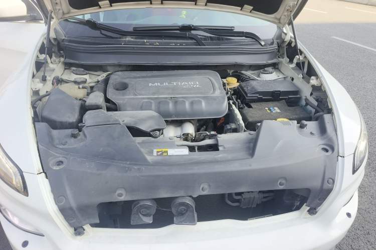 Used Jeep Cherokee 2014 2.4L Luxury Edition Engine Bay