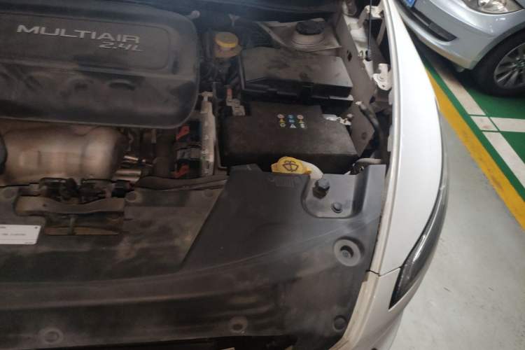 Used Jeep Cherokee 2014 2.4L Elite Edition Engine Bay Left