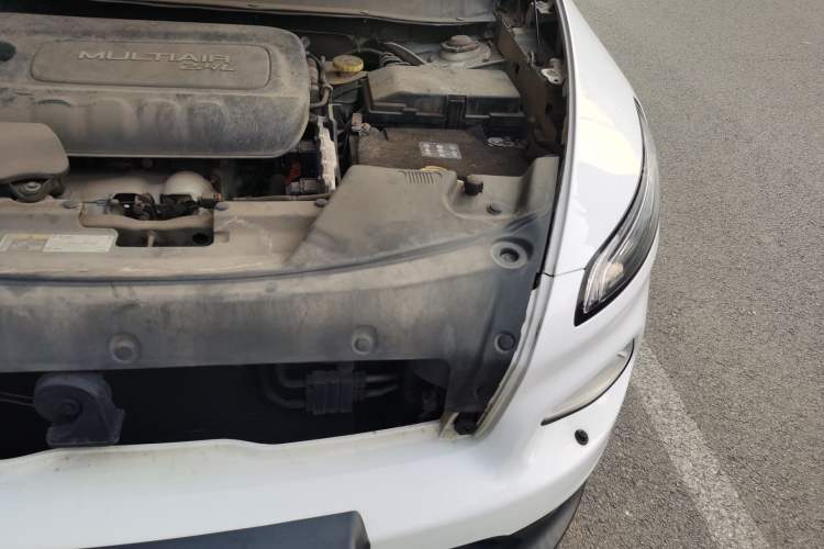 Used Jeep Cherokee 2014 2.4L Luxury Edition Engine Bay Left