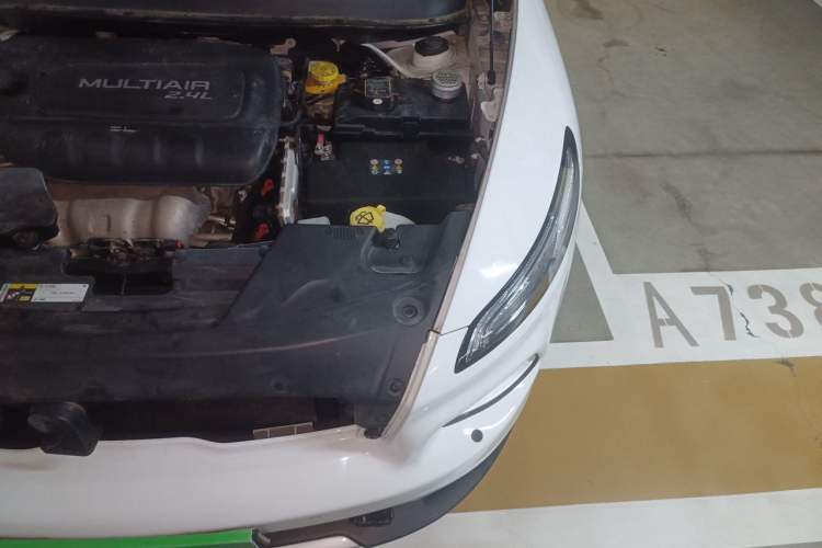 Used Jeep Cherokee 2014 2.4L Elite Edition Engine Bay Left
