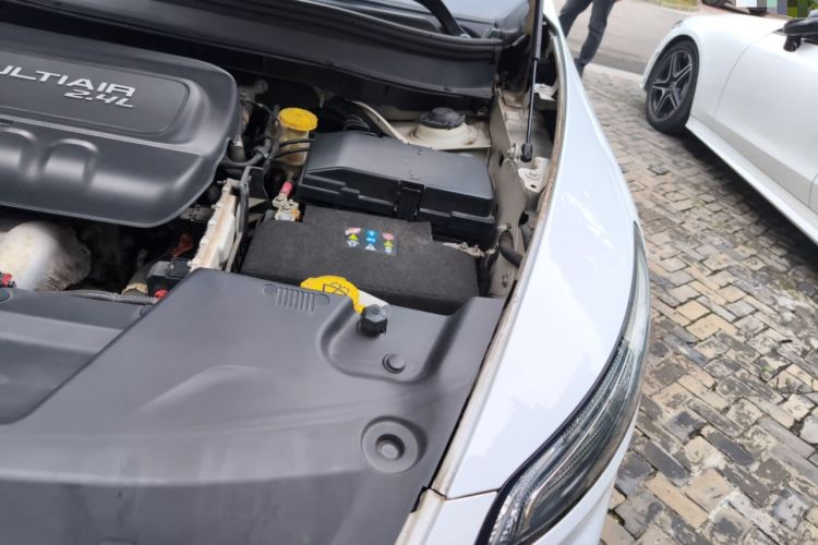 Used Jeep Cherokee 2014 2.4L Luxury Edition Engine Bay Left