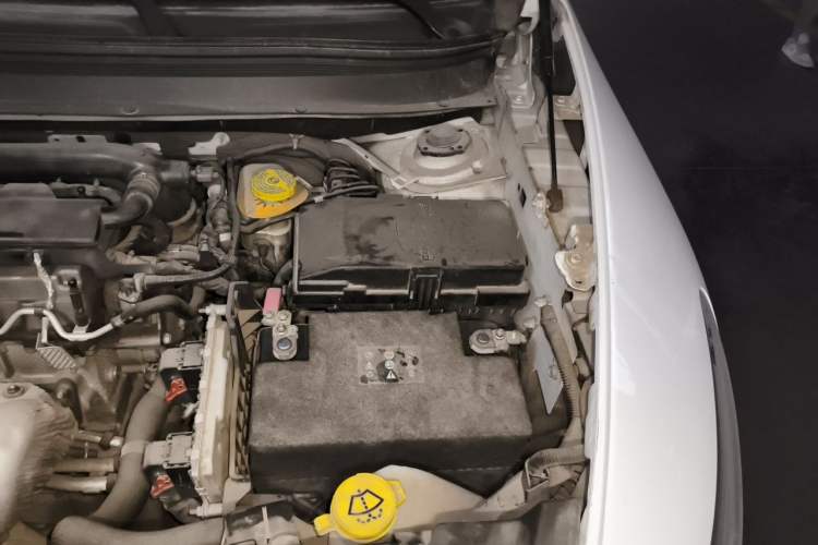 Used Jeep Cherokee 2014 2.4L Urban Edition Engine Bay Left