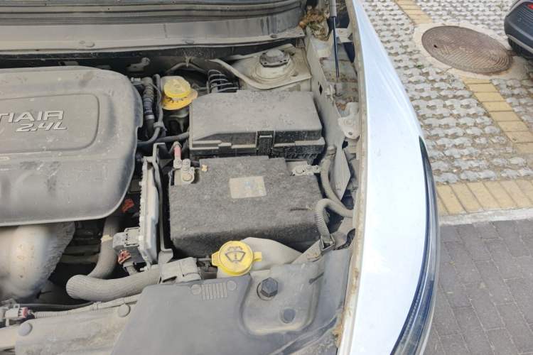 Used Jeep Cherokee 2014 2.4L Luxury Edition Engine Bay Left