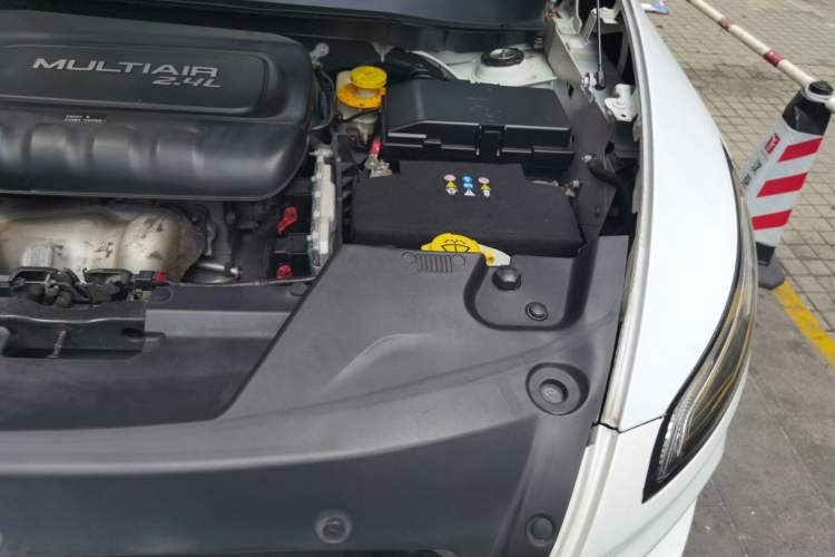 Used Jeep Cherokee 2014 2.4L Elite Edition Engine Bay Left