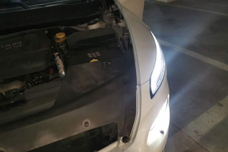Used Jeep Cherokee 2014 2.4L Luxury Edition Engine Bay Left