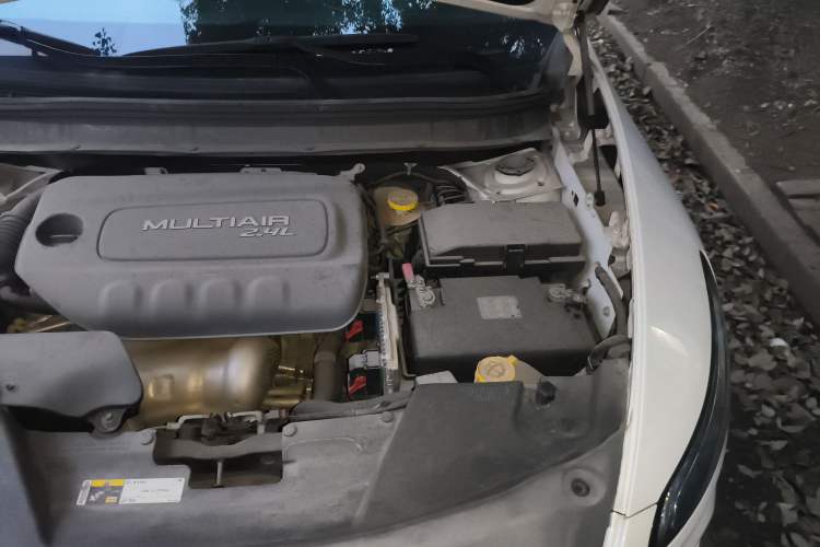 Used Jeep Cherokee 2014 2.4L Urban Edition Engine Bay Left