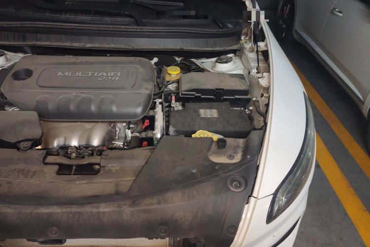 Used Jeep Cherokee 2014 2.4L Luxury Edition Engine Bay Left