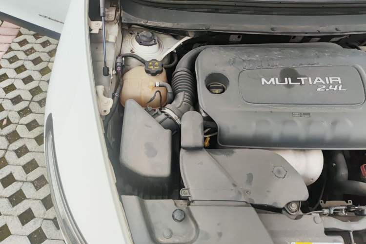 Used Jeep Cherokee 2014 2.4L Luxury Edition Engine Bay Right