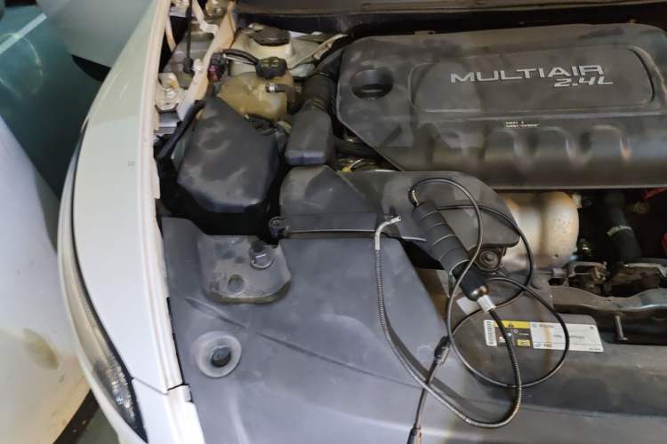 Used Jeep Cherokee 2014 2.4L Luxury Edition Engine Bay Right