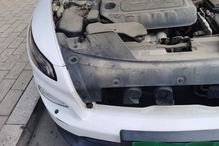 Used Jeep Cherokee 2014 2.4L Luxury Edition Engine Bay Right