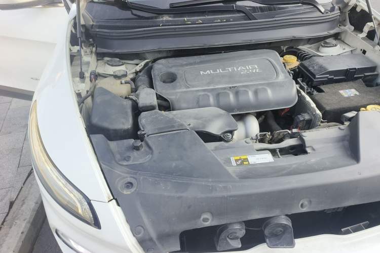 Used Jeep Cherokee 2014 2.4L Luxury Edition Engine Bay Right