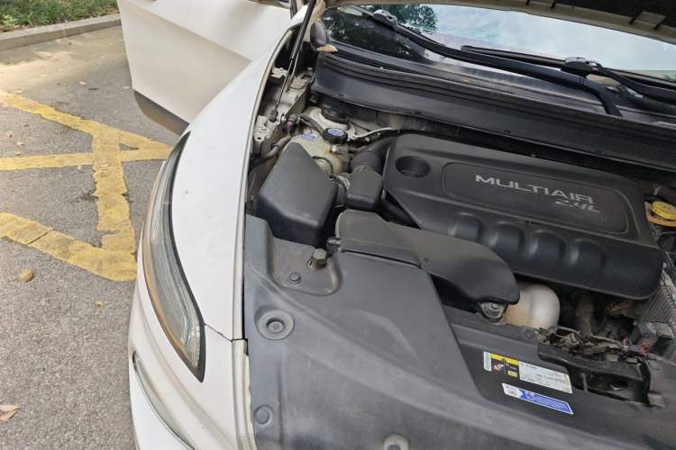 Used Jeep Cherokee 2014 2.4L Luxury Edition Engine Bay Right