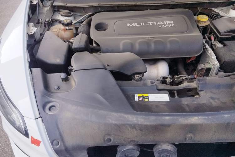 Used Jeep Cherokee 2014 2.4L Luxury Edition Engine Bay Right