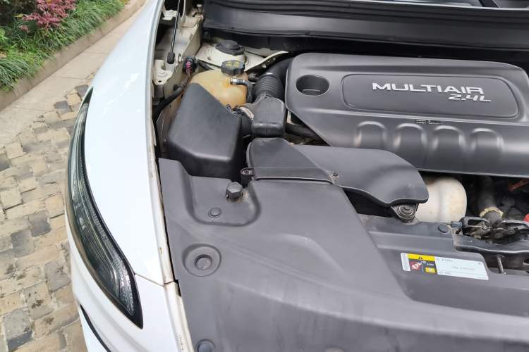 Used Jeep Cherokee 2014 2.4L Luxury Edition Engine Bay Right