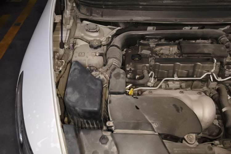 Used Jeep Cherokee 2014 2.4L Urban Edition Engine Bay Right