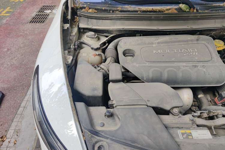 Used Jeep Cherokee 2014 2.4L Luxury Edition Engine Bay Right