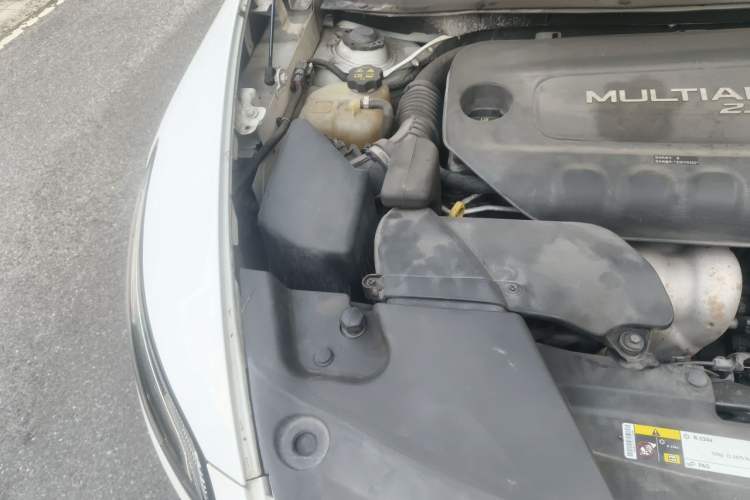 Used Jeep Cherokee 2014 2.4L Luxury Edition Engine Bay Right