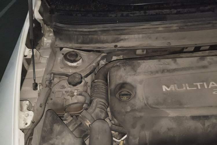 Used Jeep Cherokee 2014 2.4L Luxury Edition Engine Bay Right