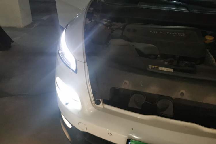 Used Jeep Cherokee 2014 2.4L Luxury Edition Engine Bay Right