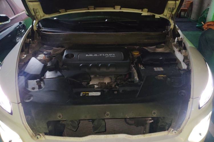 Used Jeep Cherokee 2014 2.4L Elite Edition Engine Bay