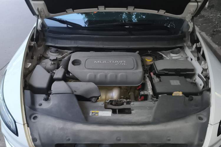 Used Jeep Cherokee 2014 2.4L Urban Edition Engine Bay