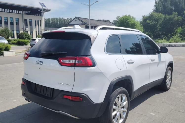 Used Jeep Cherokee 2014 2.4L Elite Edition Exterior 2