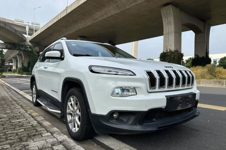 Used Jeep Cherokee 2014 2.4L Urban Edition Exterior 2