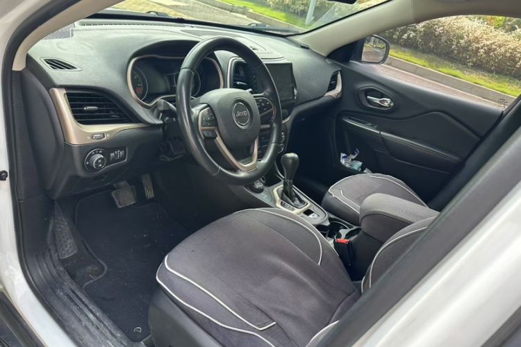 Used Jeep Cherokee 2014 2.4L Urban Edition Exterior 3