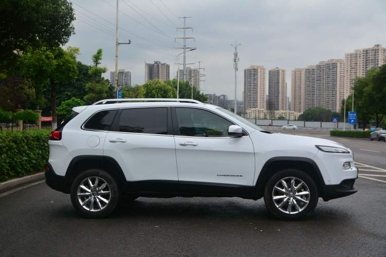 Used Jeep Cherokee 2014 2.4L Elite Edition Exterior 3