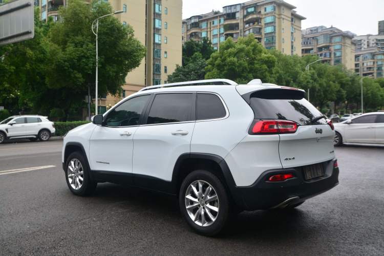 Used Jeep Cherokee 2014 2.4L Elite Edition Exterior 4