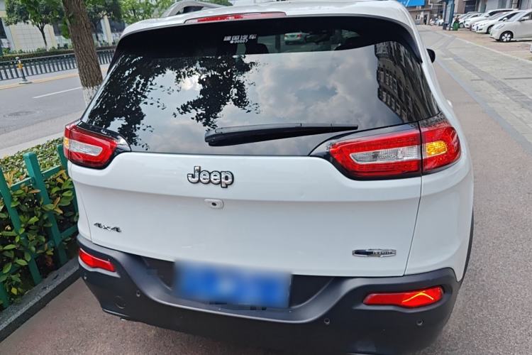 Used Jeep Cherokee 2014 2.4L Luxury Edition Exterior 4