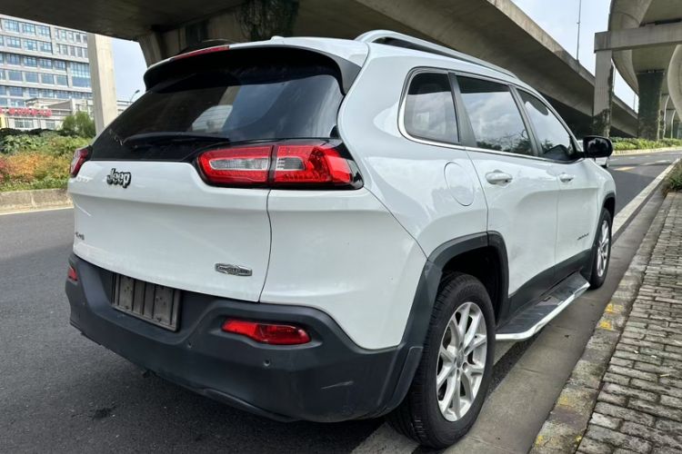 Used Jeep Cherokee 2014 2.4L Urban Edition Exterior 5