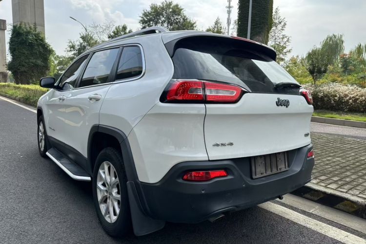 Used Jeep Cherokee 2014 2.4L Urban Edition Exterior 6
