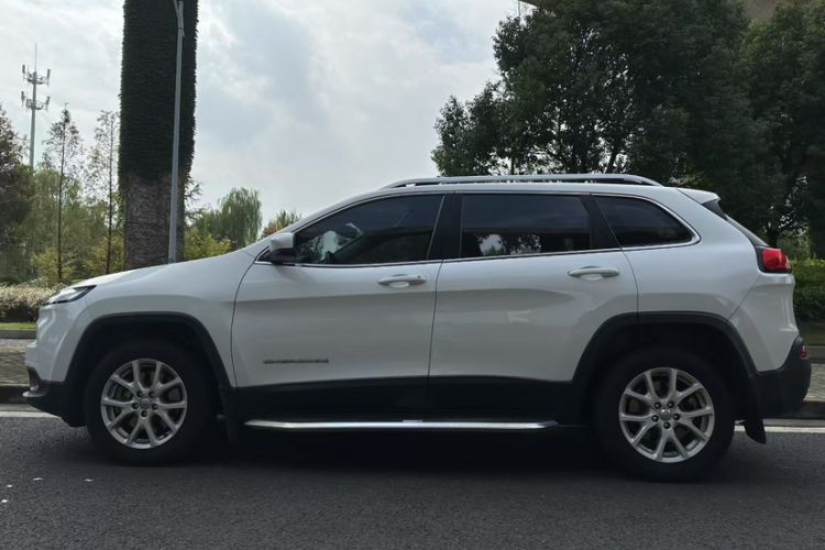 Used Jeep Cherokee 2014 2.4L Urban Edition Exterior 7