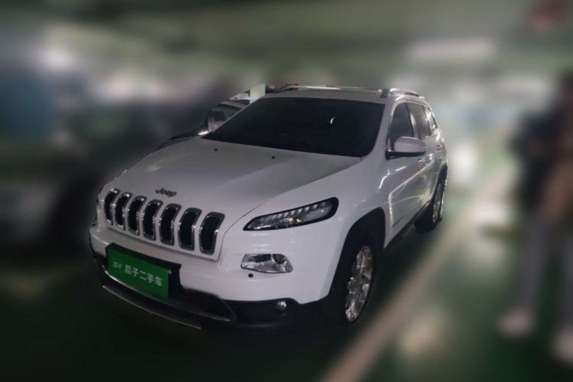 Used Jeep Cherokee 2014 2.4L Luxury Edition Front Left 45 Deg