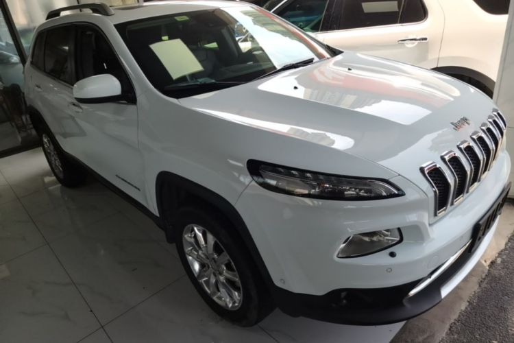 Used Jeep Cherokee 2014 2.4L Elite Edition Front Right 45 Deg