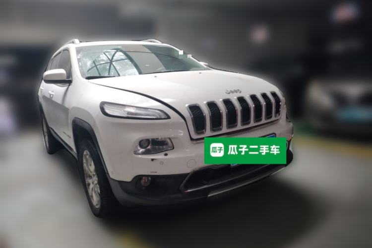 Used Jeep Cherokee 2014 2.4L Elite Edition Front Right 45 Deg