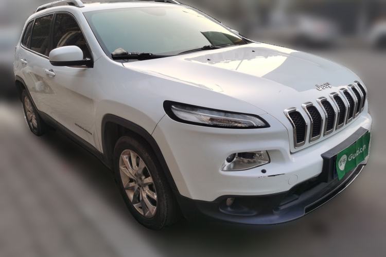 Used Jeep Cherokee 2014 2.4L Luxury Edition Front Right 45 Deg