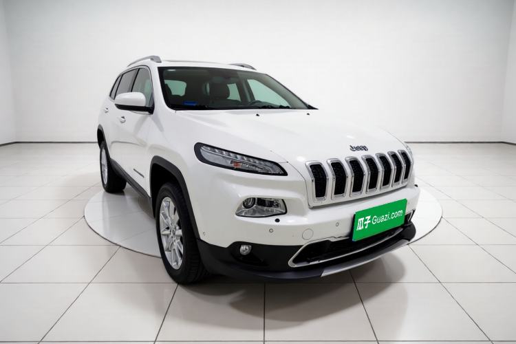Used Jeep Cherokee 2014 2.4L Elite Edition Front Right 45 Deg