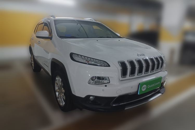 Used Jeep Cherokee 2014 2.4L Elite Edition Front Right 45 Deg