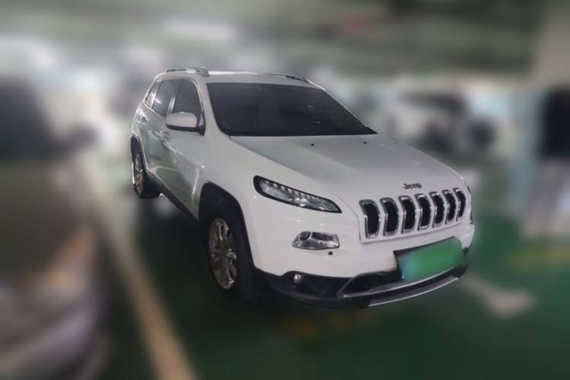 Used Jeep Cherokee 2014 2.4L Luxury Edition Front Right 45 Deg