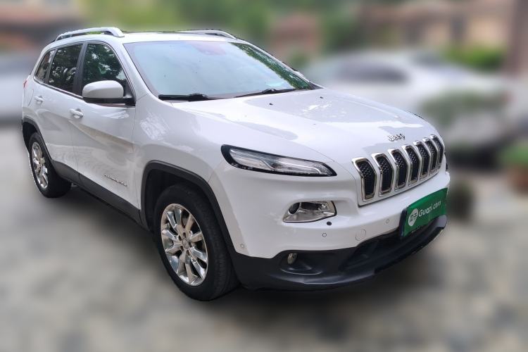 Used Jeep Cherokee 2014 2.4L Luxury Edition Front Right 45 Deg