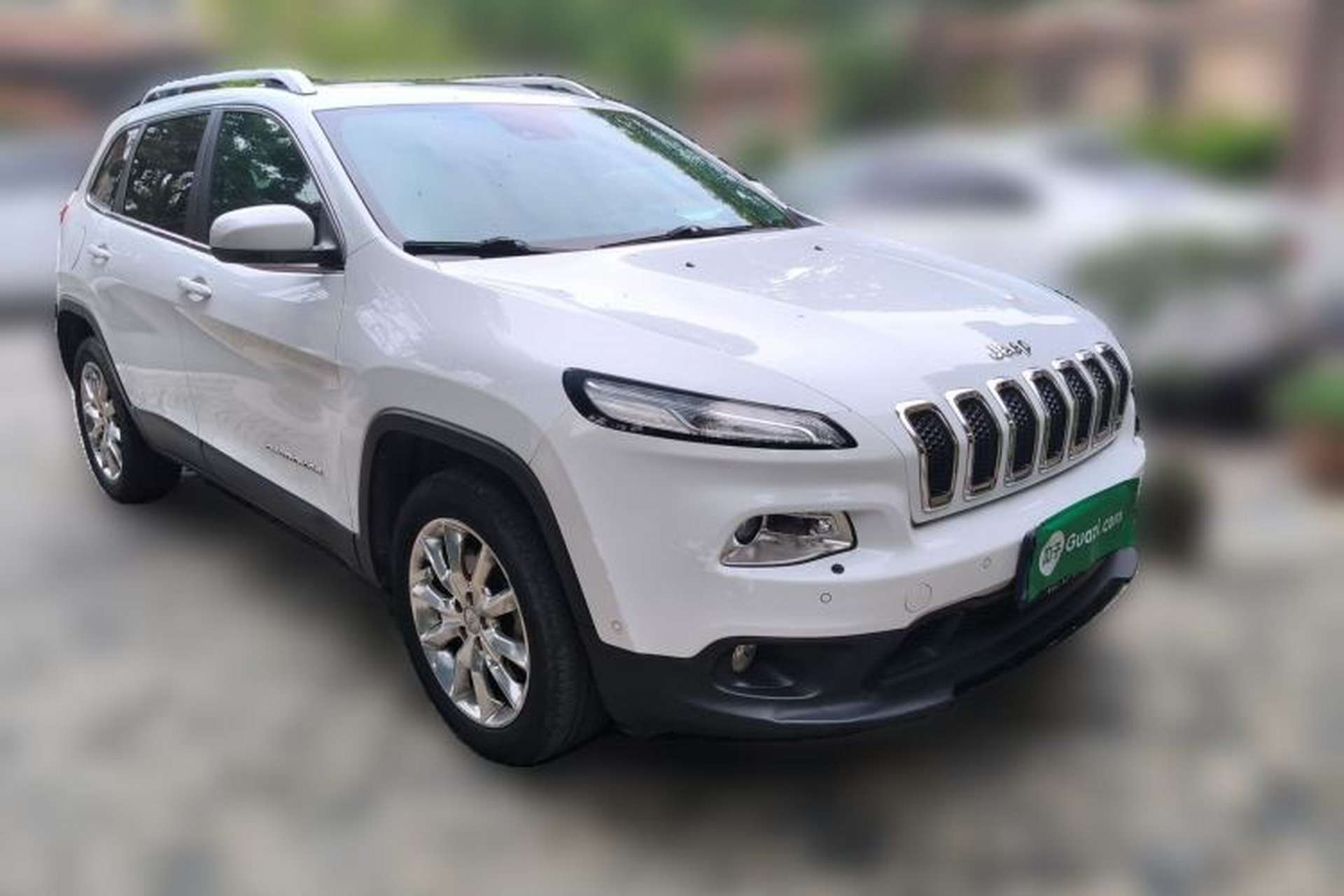 Used Jeep Cherokee 2014 2.4L Luxury Edition Front Right 45 Deg