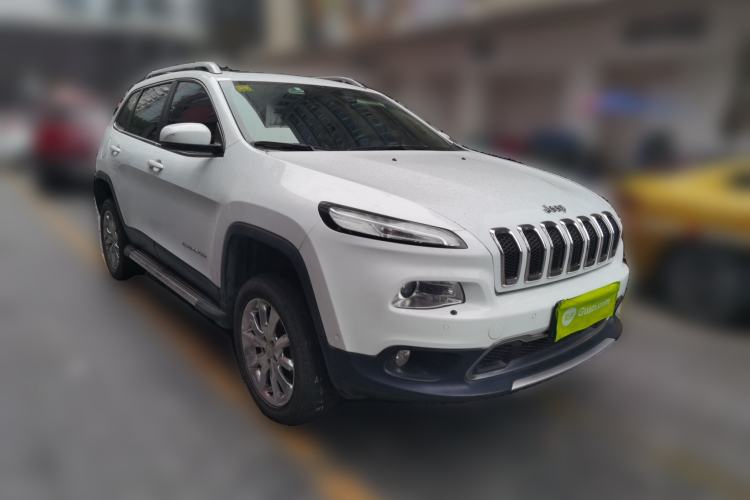 Used Jeep Cherokee 2014 2.4L Elite Edition Front Right 45 Deg