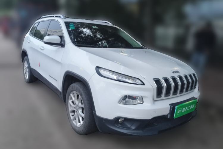 Used Jeep Cherokee 2014 2.4L Urban Edition Front Right 45 Deg
