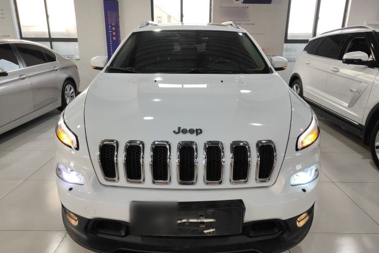 Used Jeep Cherokee 2014 2.4L Luxury Edition Front
