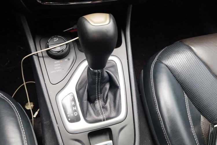 Used Jeep Cherokee 2014 2.4L Elite Edition Gear Lever