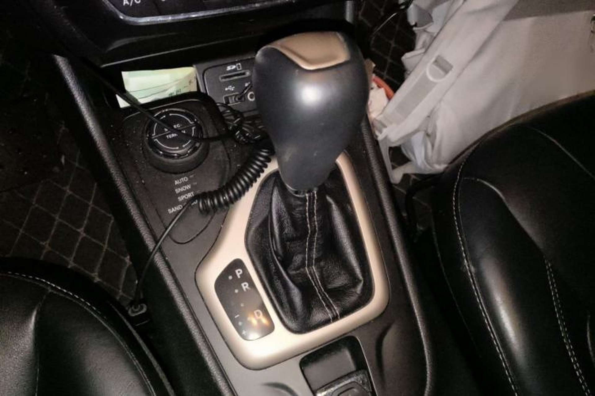 Used Jeep Cherokee 2014 2.4L Luxury Edition Gear Lever