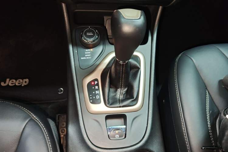 Used Jeep Cherokee 2014 2.4L Urban Edition Gear Lever